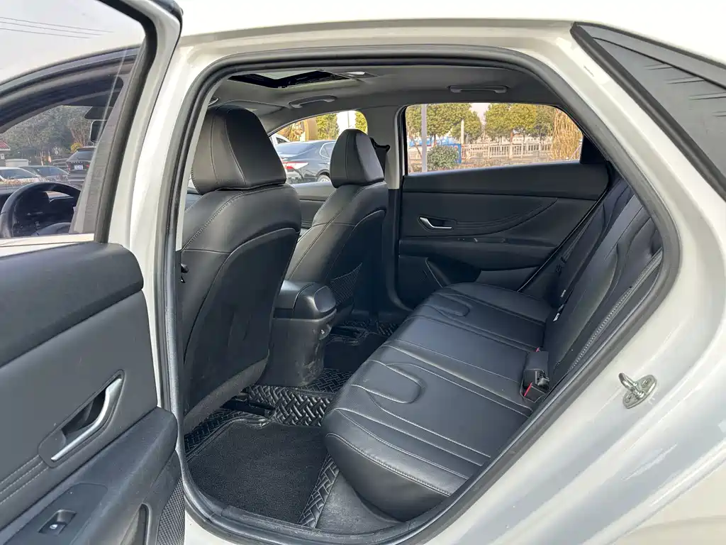 Hyundai Elantra — миниатюра 5