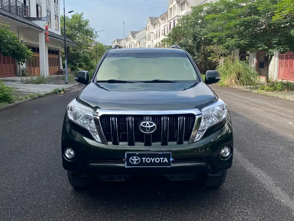 Toyota Land Cruiser Prado 2016 2.7L AT Standard