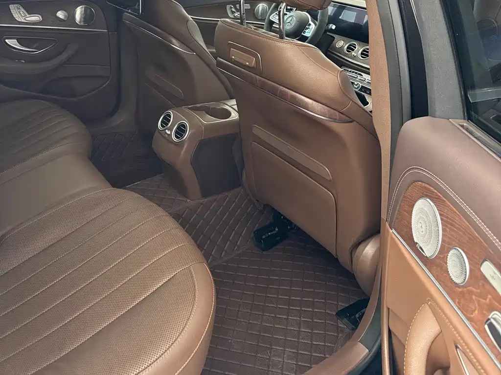 Mercedes-Benz E-Class — миниатюра 8