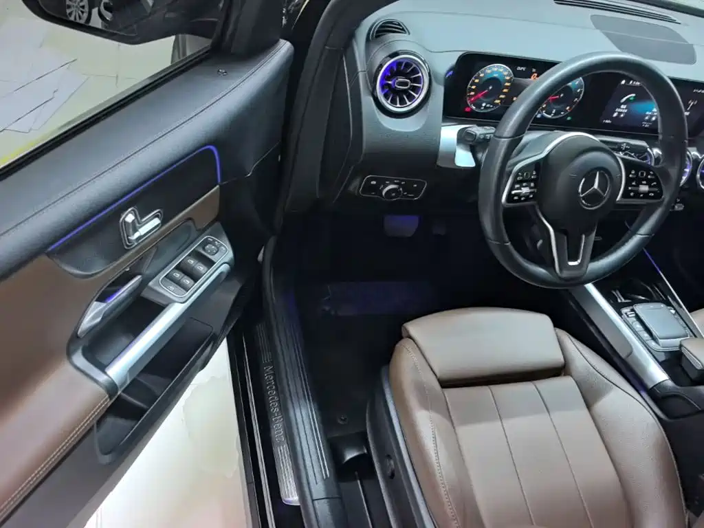 Mercedes-Benz GLB — миниатюра 16