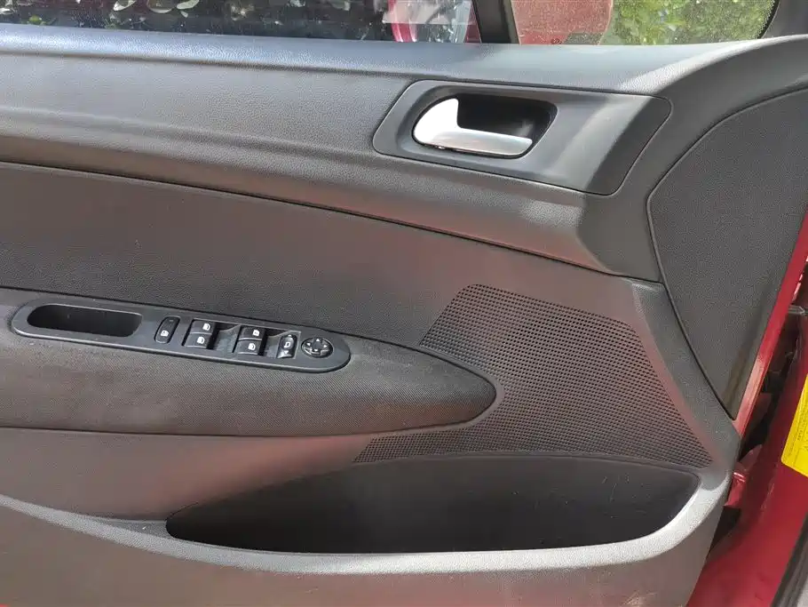 Peugeot 308 2014 1.6L MT