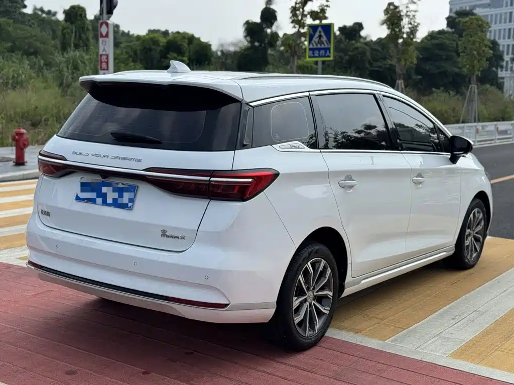 BYD MAX — миниатюра 3
