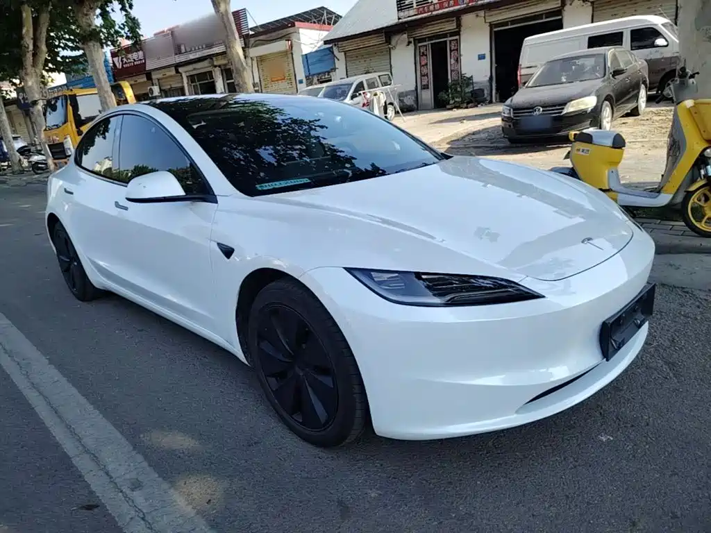 Tesla Model 3 — миниатюра 4