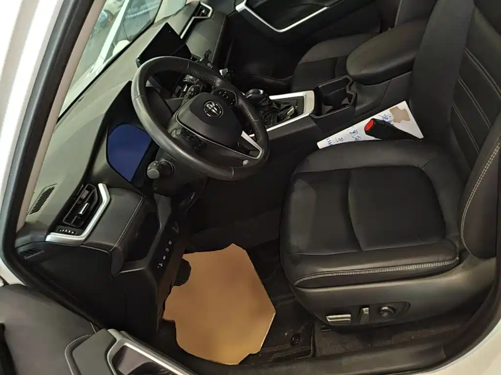Toyota RAV4 — миниатюра 15