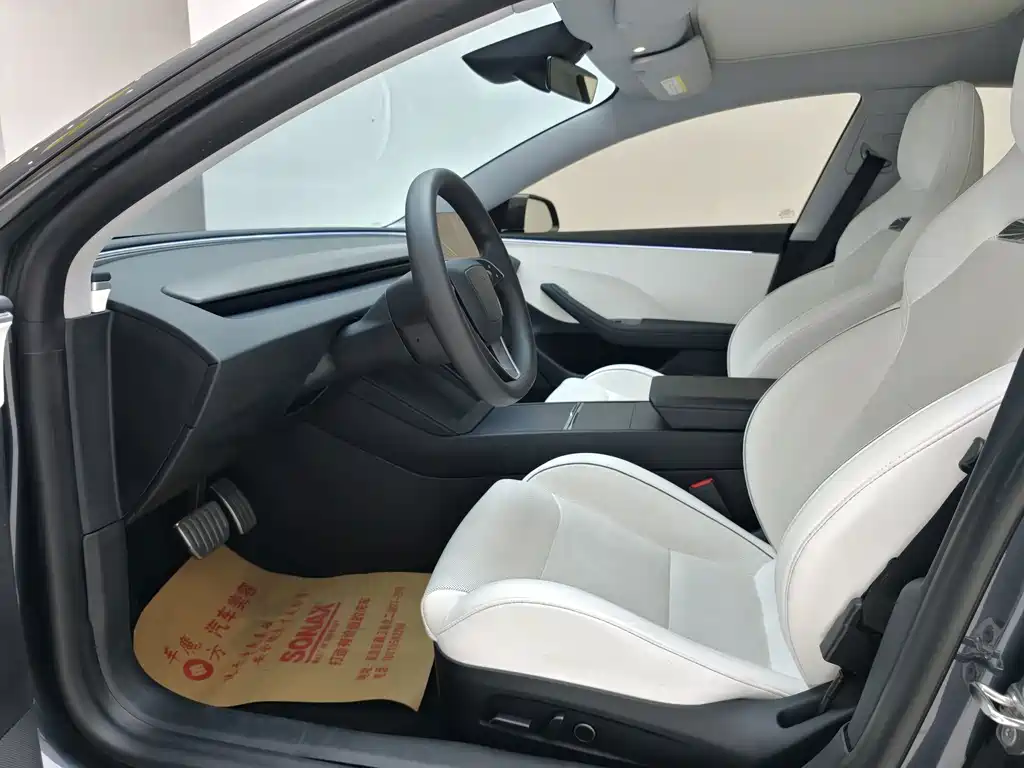 Tesla Model 3 — миниатюра 6
