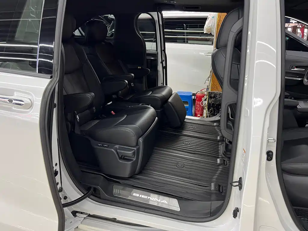 Toyota Sienna — миниатюра 11