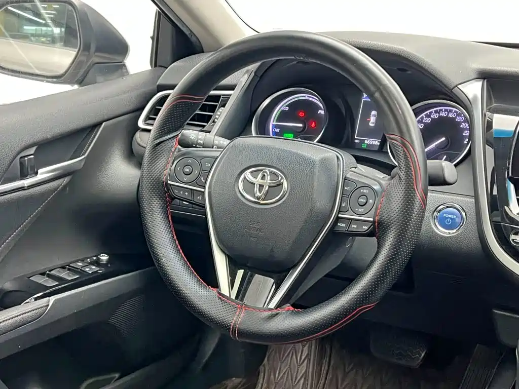 Toyota Camry — миниатюра 20