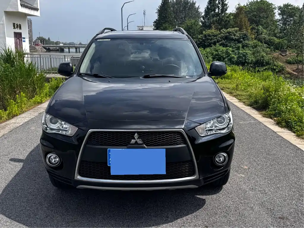 Mitsubishi Outlander (Import) — миниатюра 2
