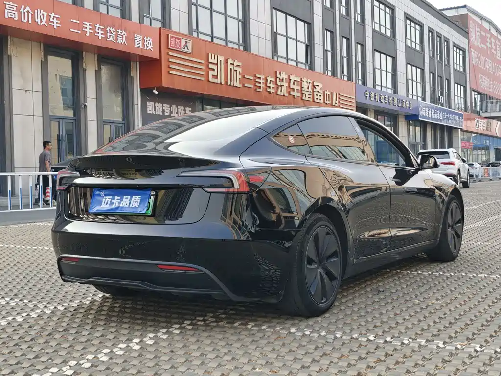 Tesla Model 3 — миниатюра 8
