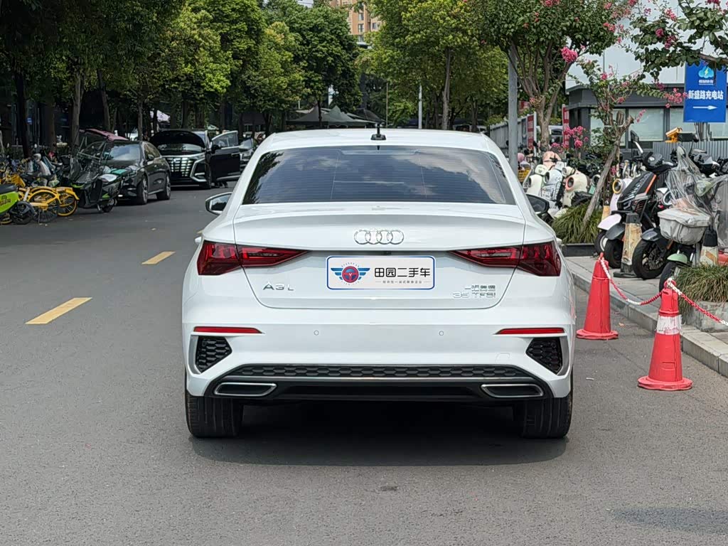 Audi A3 1.4 л 2023 г. Белый, пробег 44000 км