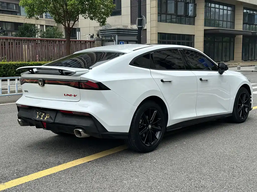 Changan UNI-V 2022 1.5T Luxury