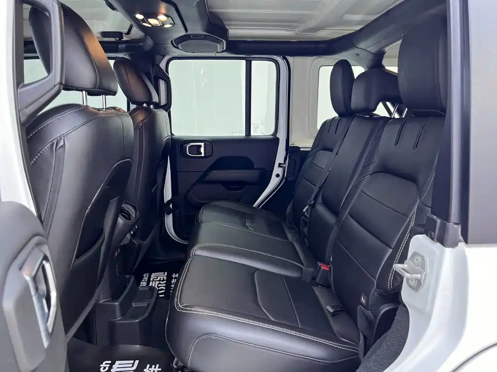 Jeep Wrangler PHEV — миниатюра 16