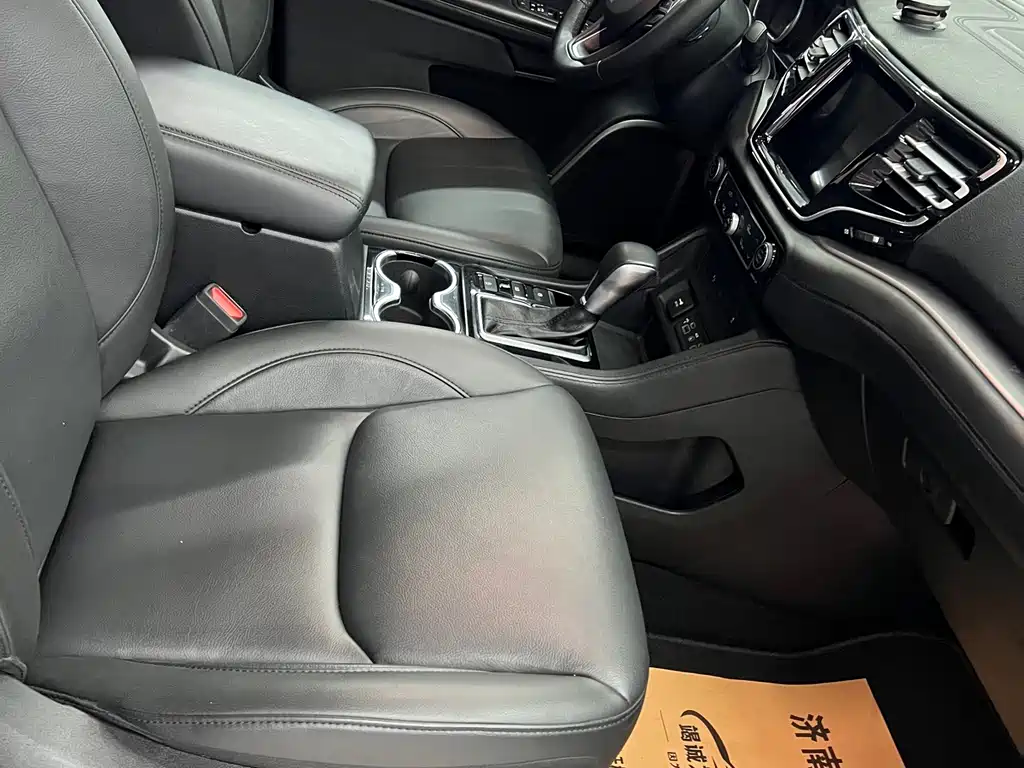 Jeep Grand Commander — миниатюра 9