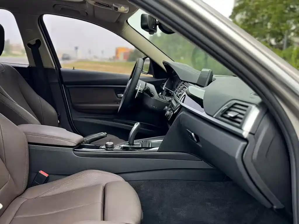 BMW 3 Series — миниатюра 10