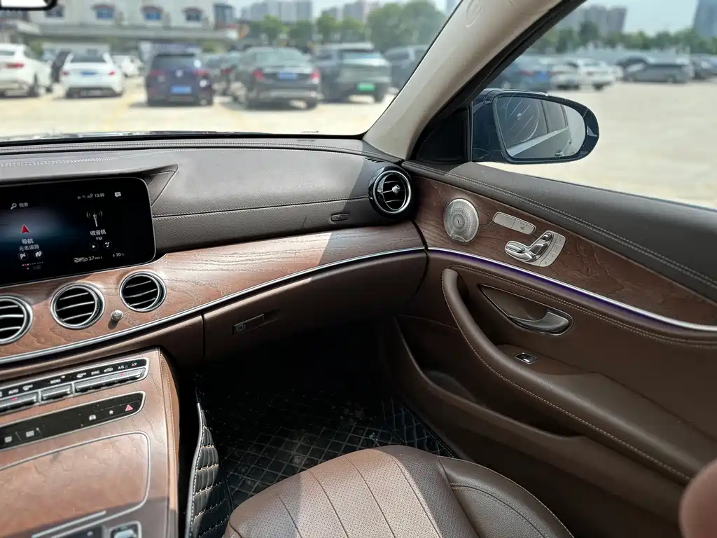 Mercedes-Benz E-Class — миниатюра 15