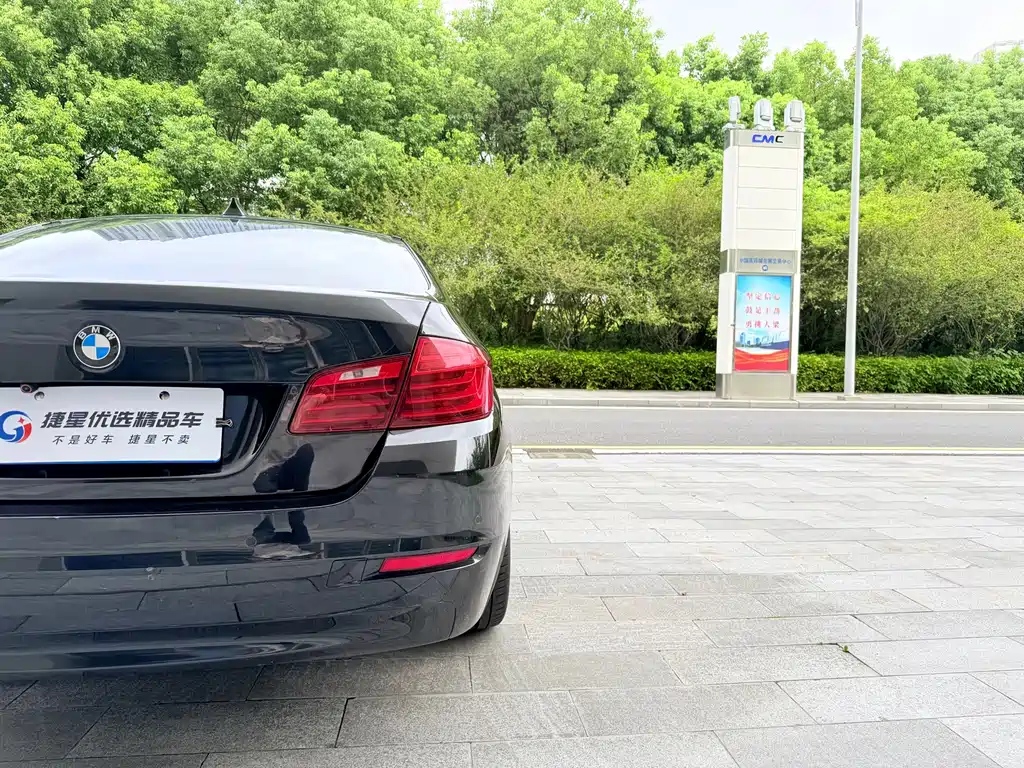 BMW 5 Series — миниатюра 10