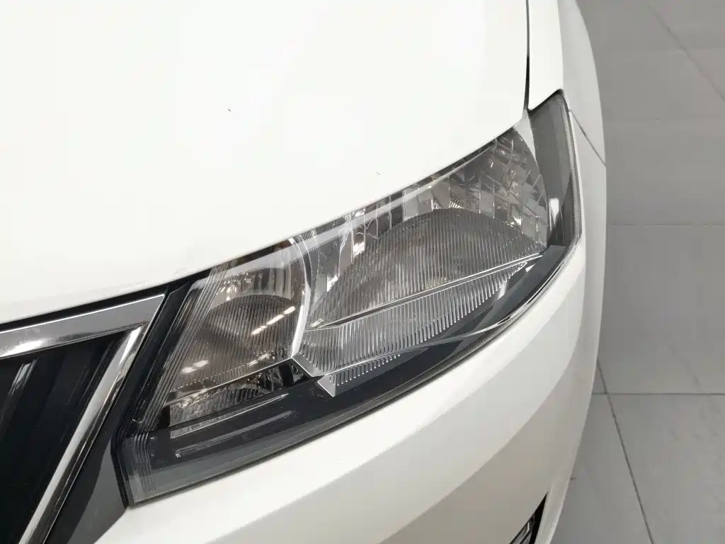 Skoda Rapid Spaceback — миниатюра 7