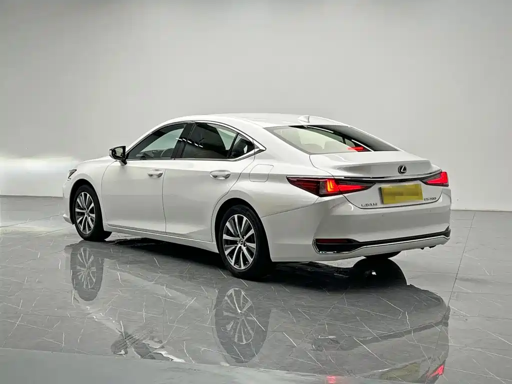 Lexus ES — миниатюра 4