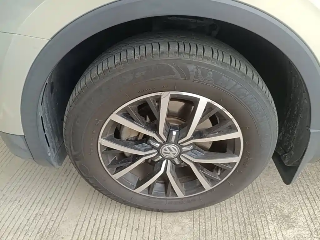 Volkswagen Tiguan L — миниатюра 23