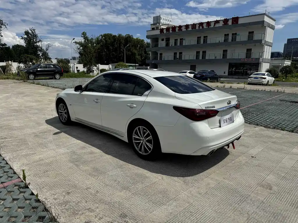 Infiniti Q50L 2021 2.0T Comfort