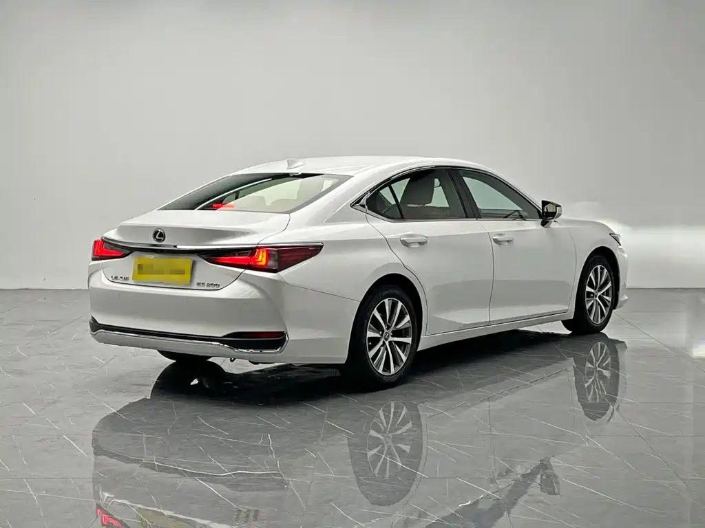 Lexus ES — миниатюра 6
