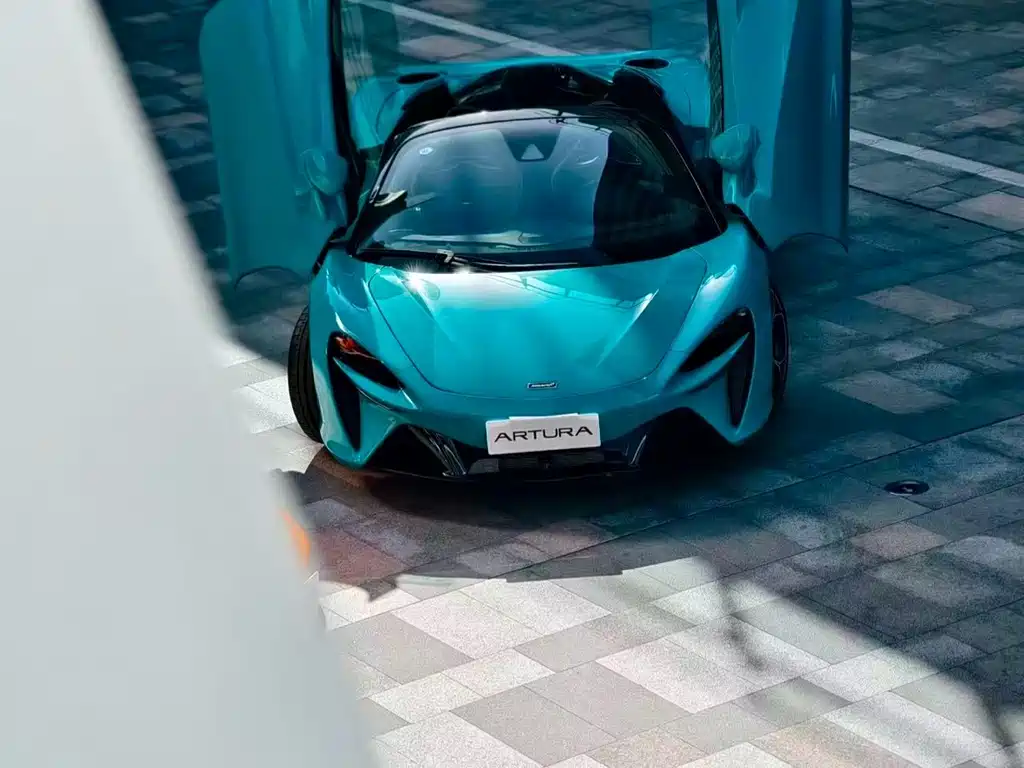 MCLAREN ARTURA