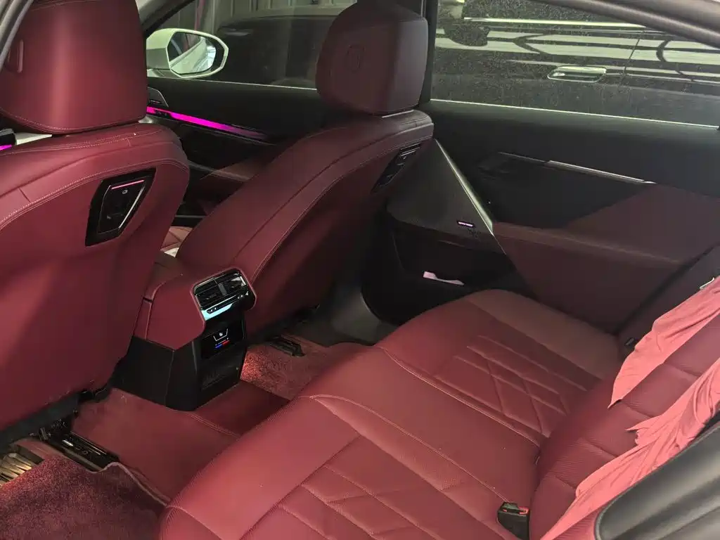 BMW 5 Series — миниатюра 5
