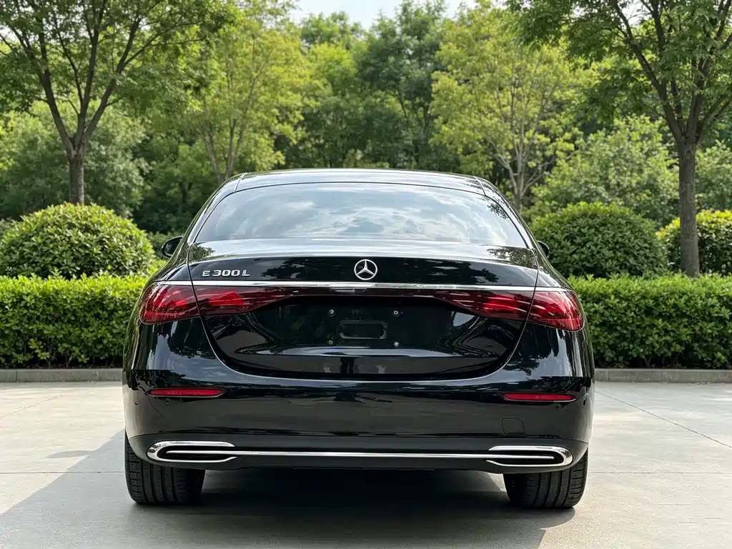 Mercedes-Benz E-Class — миниатюра 20