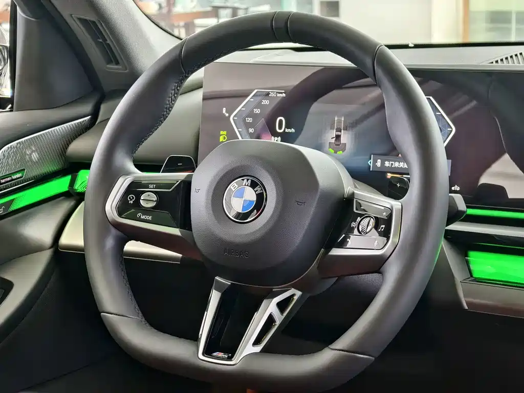 BMW 5 Series — миниатюра 8