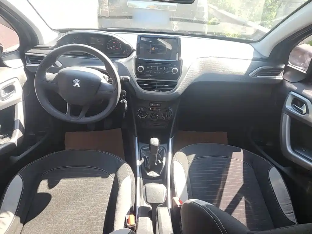 Peugeot 2008 — миниатюра 10