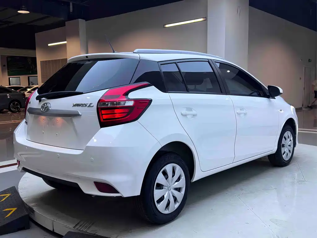 Toyota Yaris L — миниатюра 6