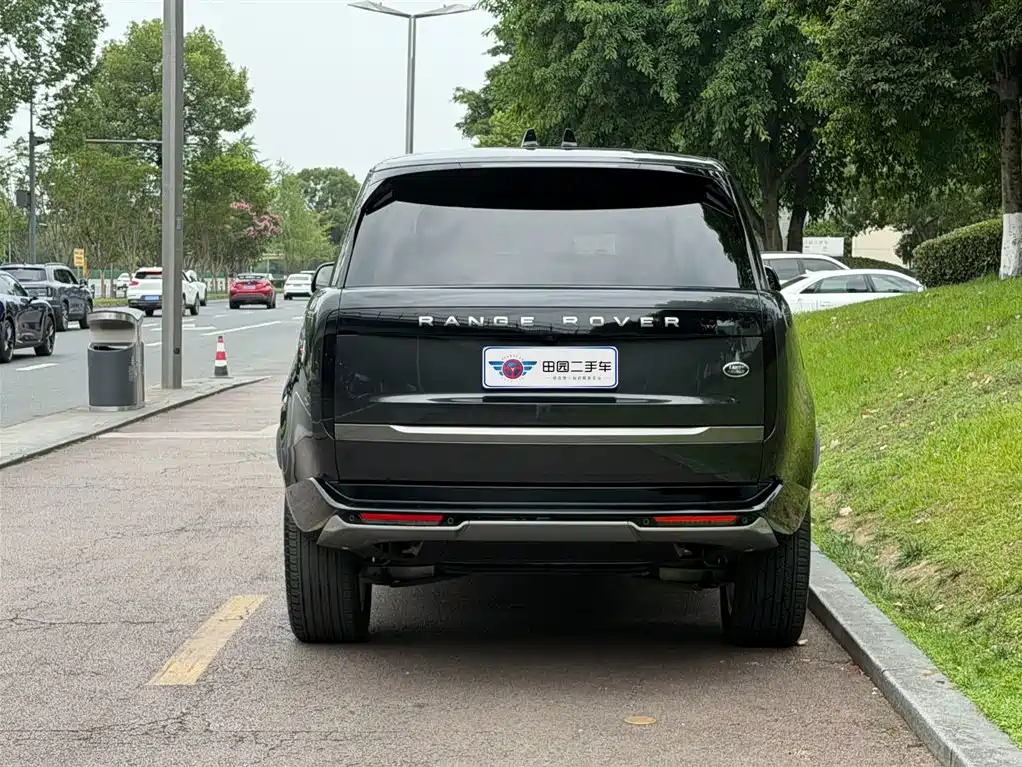 Land Rover Range Rover 2023 3.0 L6 360PS