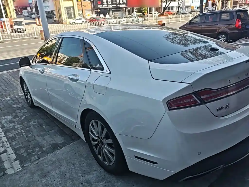 Lincoln MKZ — миниатюра 5