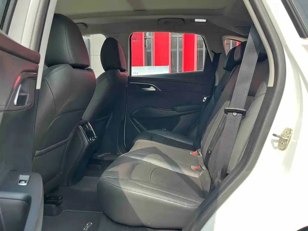 Borgward BX7 — миниатюра 8