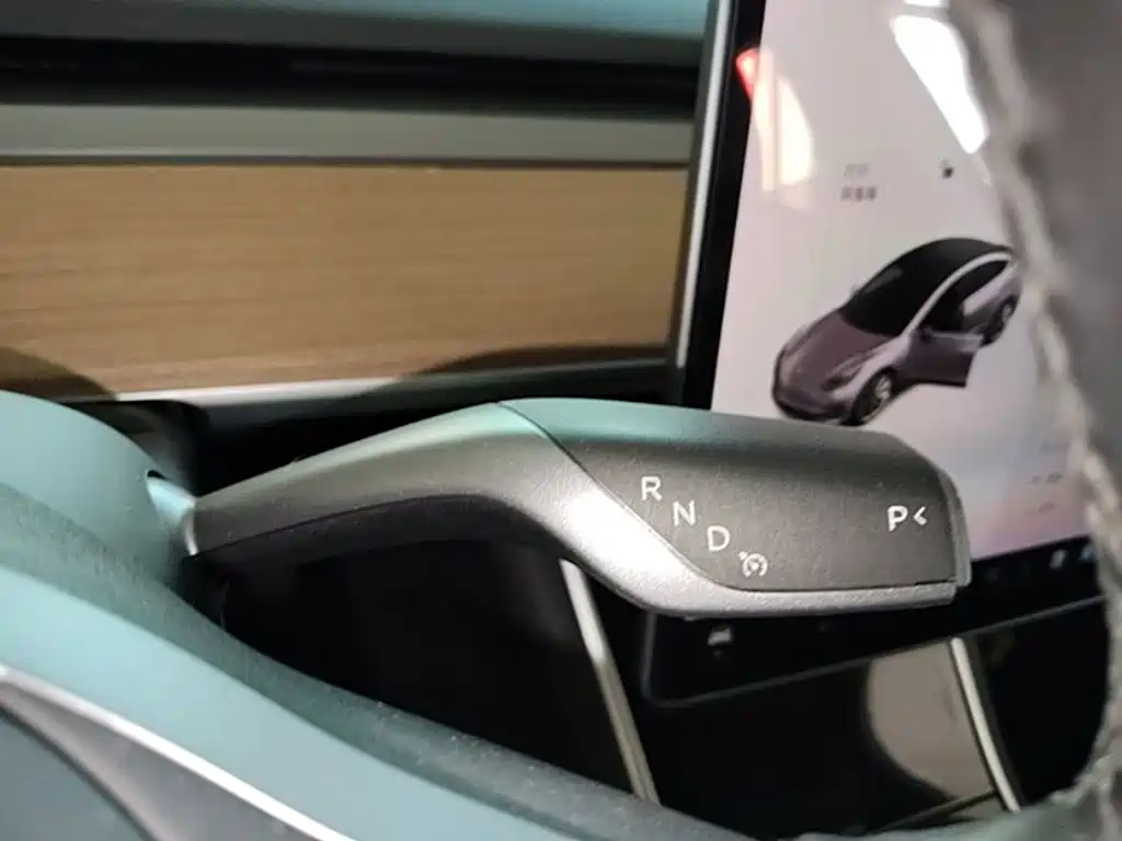 Tesla Model 3 — миниатюра 14