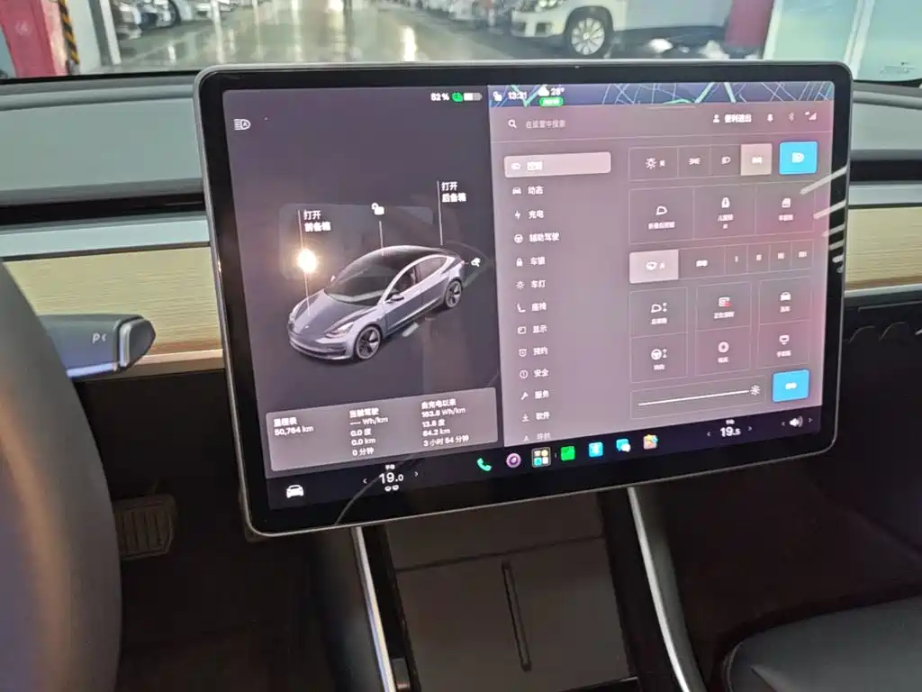 Tesla Model 3 — миниатюра 13