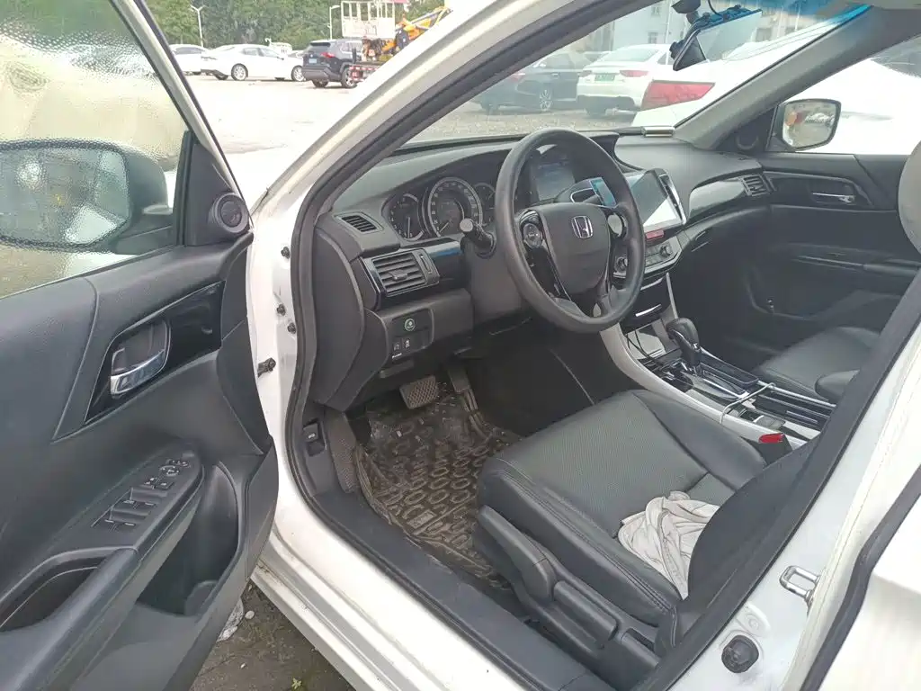 Honda Accord — миниатюра 17