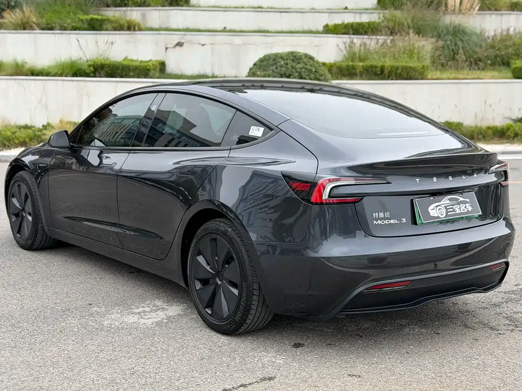 Tesla Model 3 — миниатюра 9