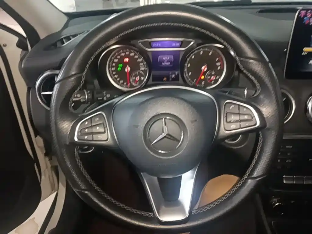 Mercedes-Benz GLA — миниатюра 11