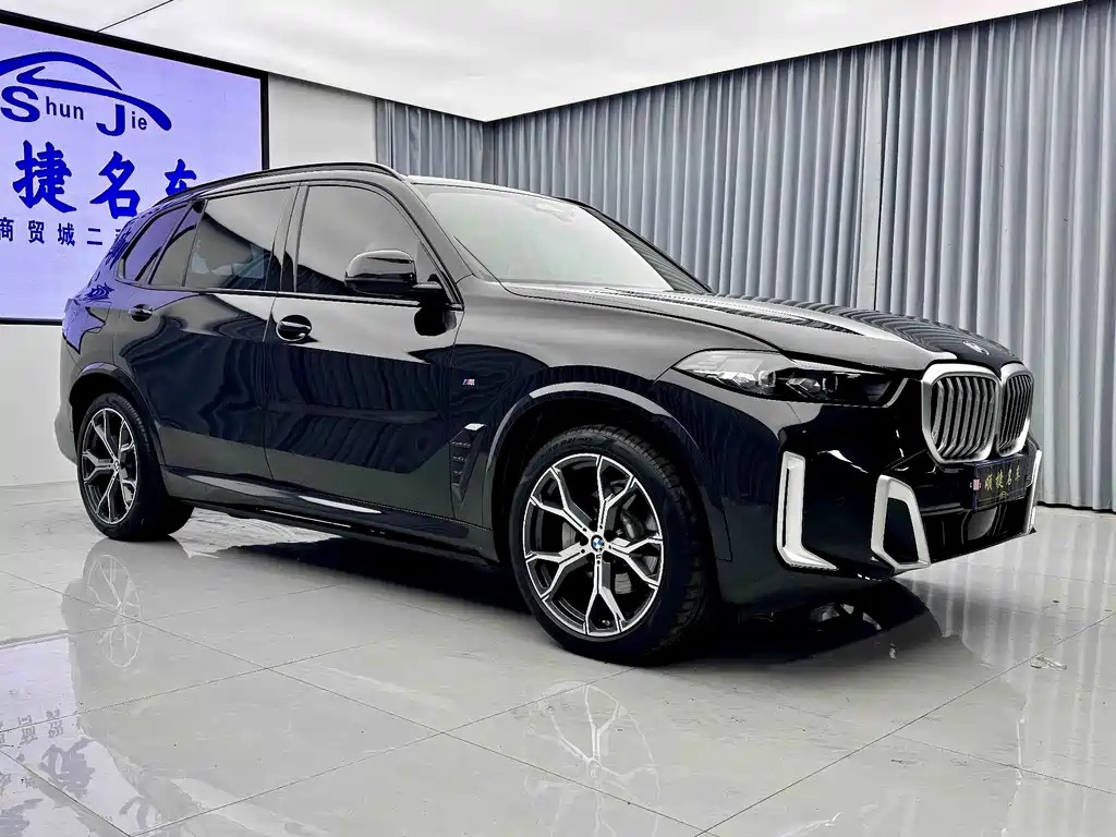 BMW X5 2023 xDrive 30Li Premium M Sport