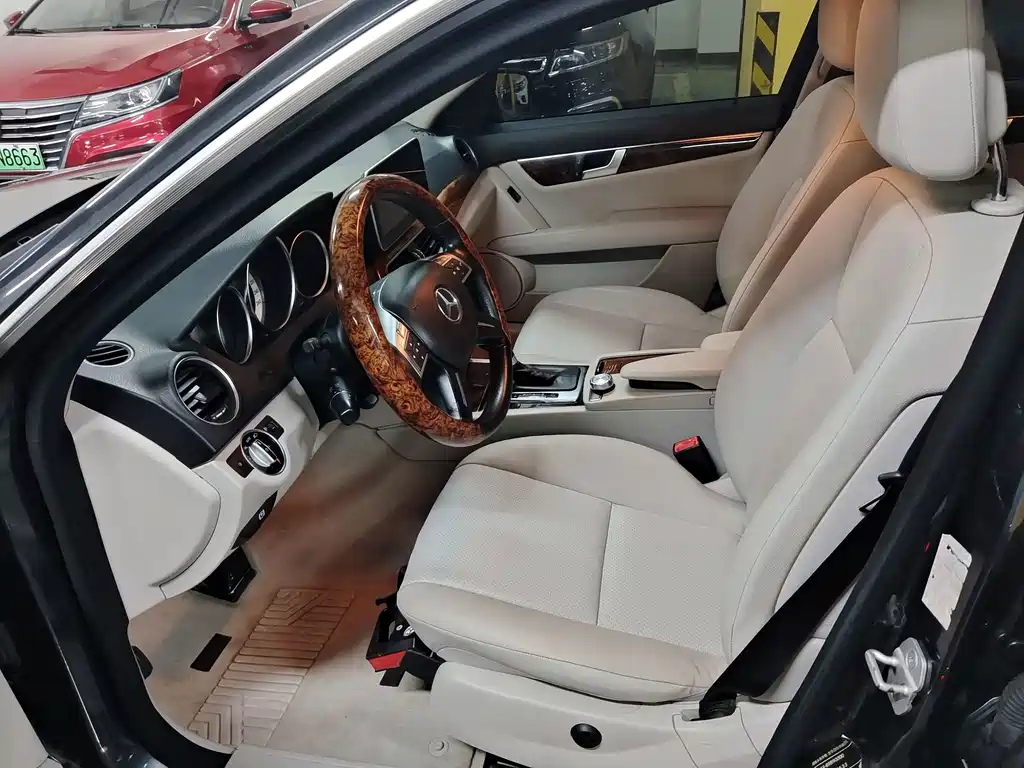 Mercedes-Benz C-Class — миниатюра 7