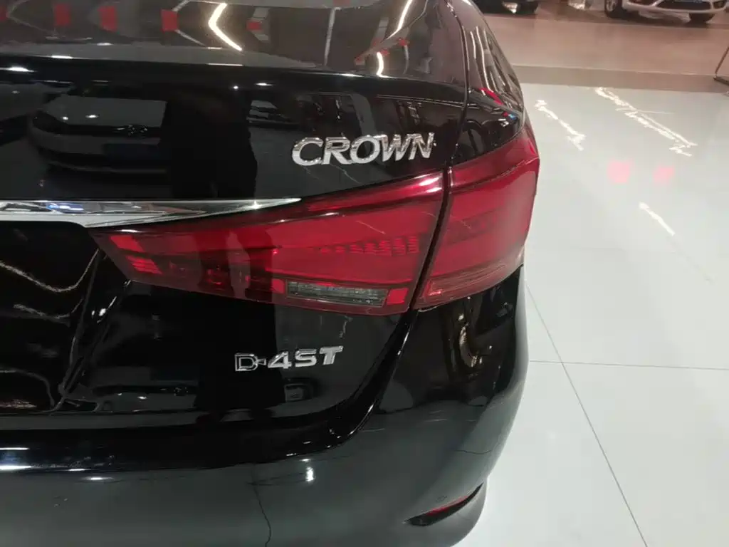 Toyota Crown — миниатюра 8