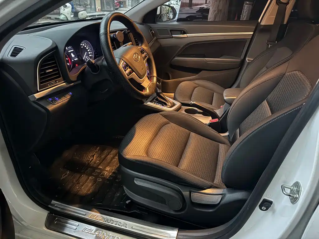 Hyundai Elantra — миниатюра 7
