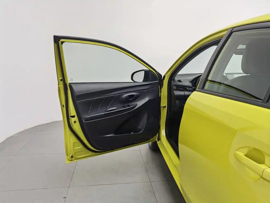 Toyota Yaris L — миниатюра 8