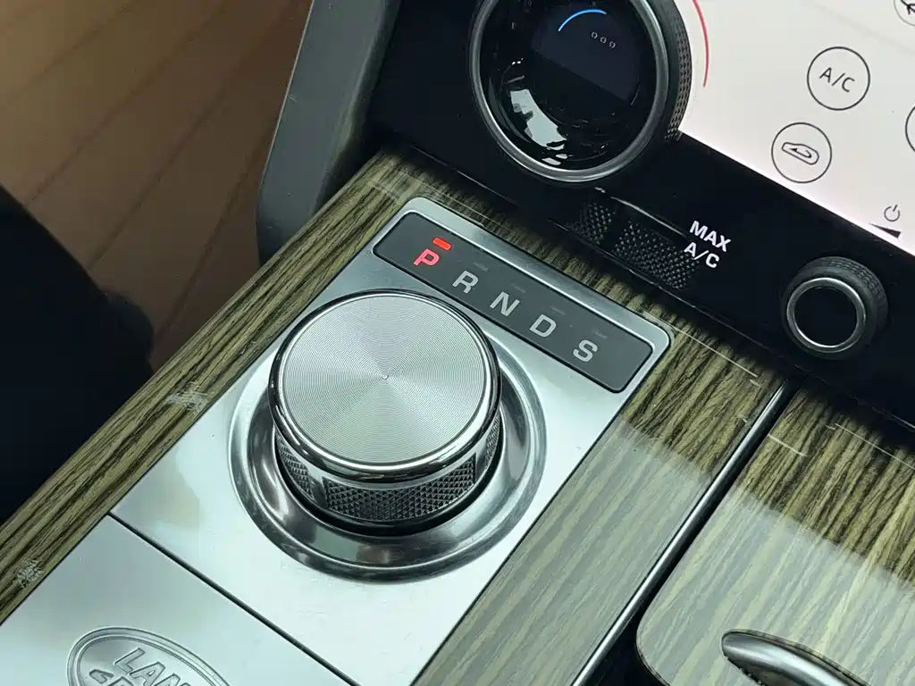 Land Rover Range Rover — миниатюра 17
