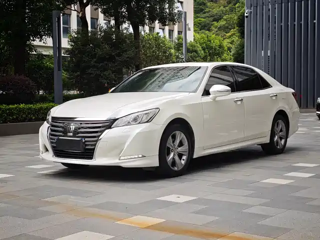 2016 Toyota Crown
