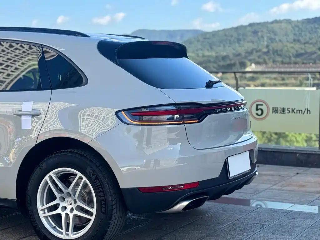 Porsche Macan — миниатюра 16