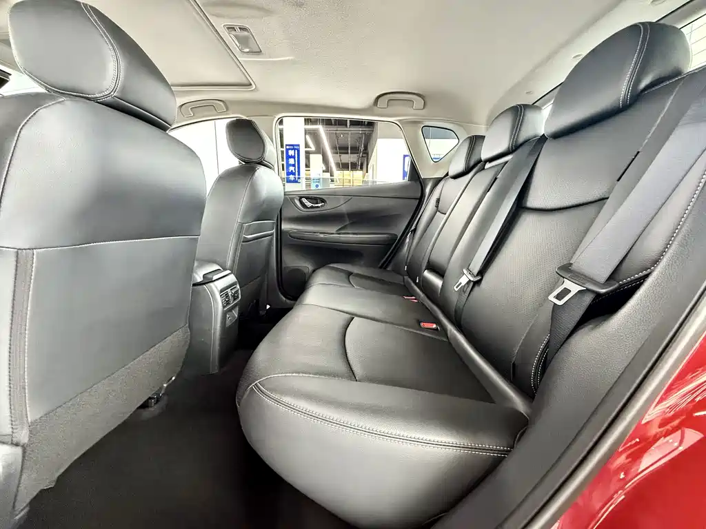 Nissan Tiida — миниатюра 10