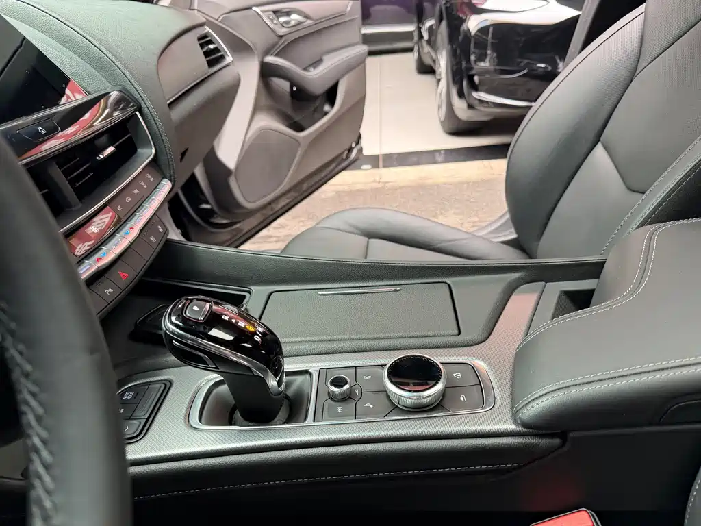 Cadillac CT5 — миниатюра 9