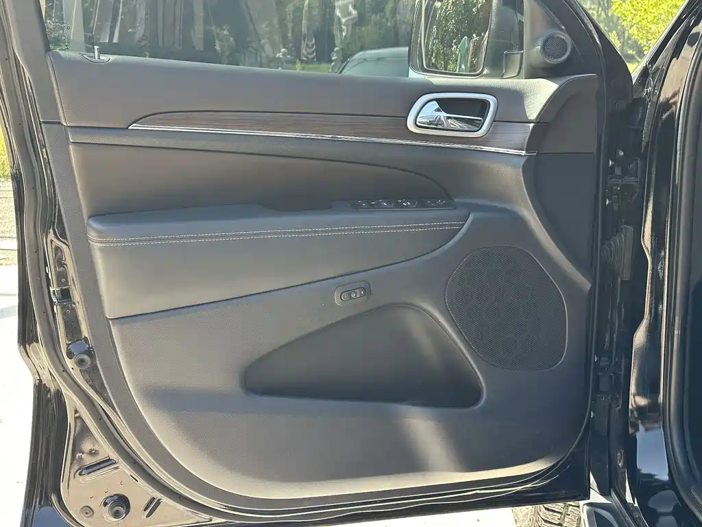 Jeep Grand Cherokee (Import) — миниатюра 8